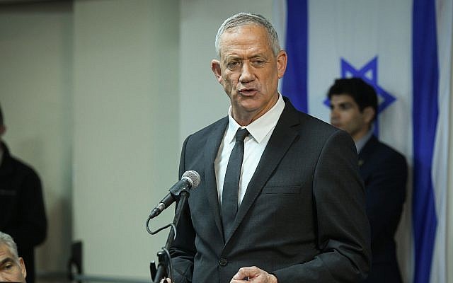 Blue and White party head Benny Gantz speaks during a press conference at the party headquarters in Tel Aviv, April 10, 2019 (Flash90)