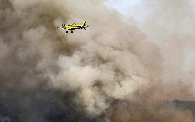Firefighter planes work to put out a fire raging in near Kibbutz Harel on May 23, 2019. (Flash90)