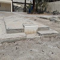 A grave in the Jewish cemetery in Bahrain, June 25, 2019 (Raphael Ahren/TOI)