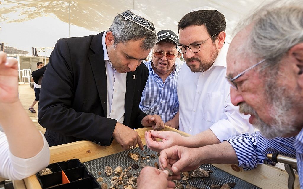 Minister of Jerusalem Affairs and Heritage Zeev Elkin (left), Director of American Friends of Beit Orot Shlomo Zwickler (right), and archaeologist Prof. Gabriel Barkay (far right) sift for artifacts at the relaunch of the Temple Mount Sifting Project, June 2, 2019. (Yosef Huri)