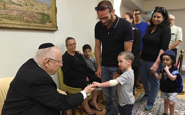 President Reuven Rivlin (L) greets people paying their respects to his wife during the traditional Shiva mourning period. (Mark Neyman/GPO)