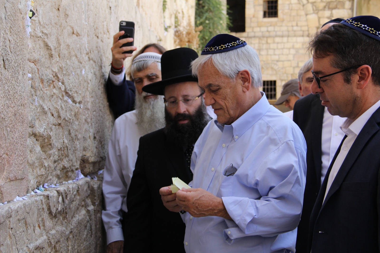 Chilean president visits Western Wall, offers prayer for peace | The ...