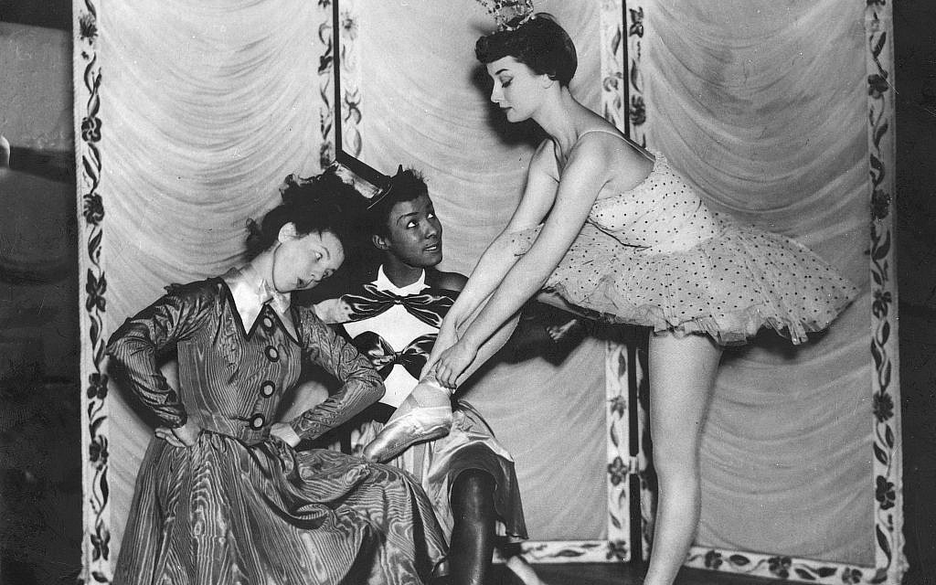 At the Cambridge Theatre in December 1949, dancers Gillian Moran and Adele pose with Audrey Hepburn in a publicity shot for 'Sauce Tartare.' (Heritage Images/Keystone Archivers/akg-images)