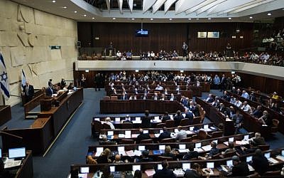 A view of the Knesset during a vote on a bill to dissolve the parliament, on May 29, 2019. (Yonatan Sindel/Flash90)