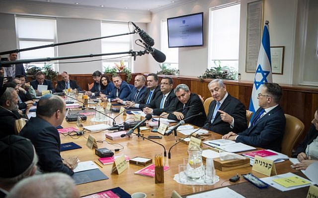 Prime Minister Benjamin Netanyahu leads the weekly cabinet meeting, at the Prime Minister's office in Jerusalem, June 2, 2019. (Yonatan Sindel/Flash90)