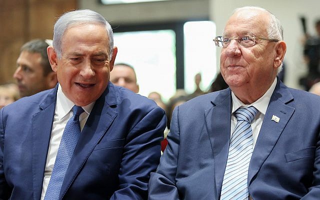 Prime Minister Benjamin Netanyahu, left, and President Reuven Rivlin attend a ceremony in memory of deceased Israeli presidents and prime ministers held at the President's Residence in Jerusalem on June 17, 2019. (Noam Revkin Fenton/Flash90)