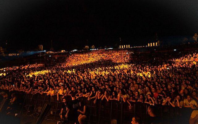 A sold-out crowd at Rishon Lezion's Live Park, at a Daddy Yankee concert on June 26, 2019. (Courtesy Live Nation)