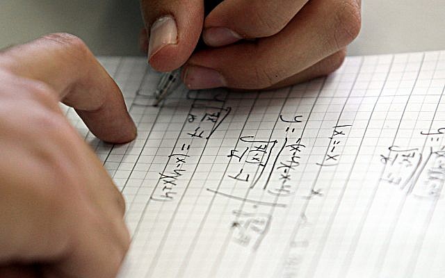 Illustrative image of Israeli high school student taking a mathematics paper, May 25 2010. (Yossi Zamir/Flash 90)