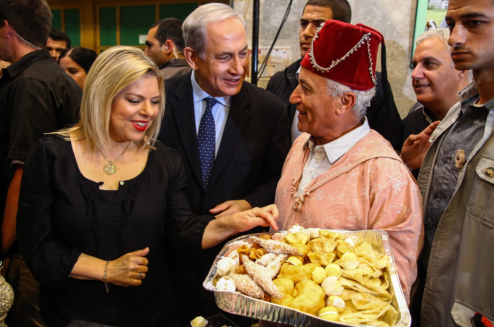 Prime Minister Benjamin Netanyahu and his wife Sara attend a Moroccan Jewish Mimuna celebration in Or Akiva on April 21, 2014. (Avishag Shaar Yashuv/POOL/FLASH90)