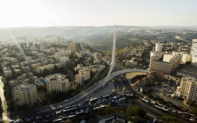 An aerial view of the Chords Bridge at the entrance to the city of Jerusalem. July 10, 2017. (Gidi Avinary/FLASH90)