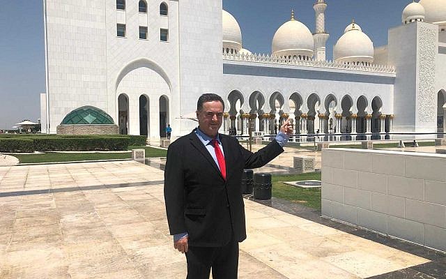 In this photo released on July 1, 2019, Foreign Minister Israel Katz visits the Sheikh Zayed Grand Mosque Center in Abu Dhabi, United Arab Emirates. (Courtesy Katz's office)