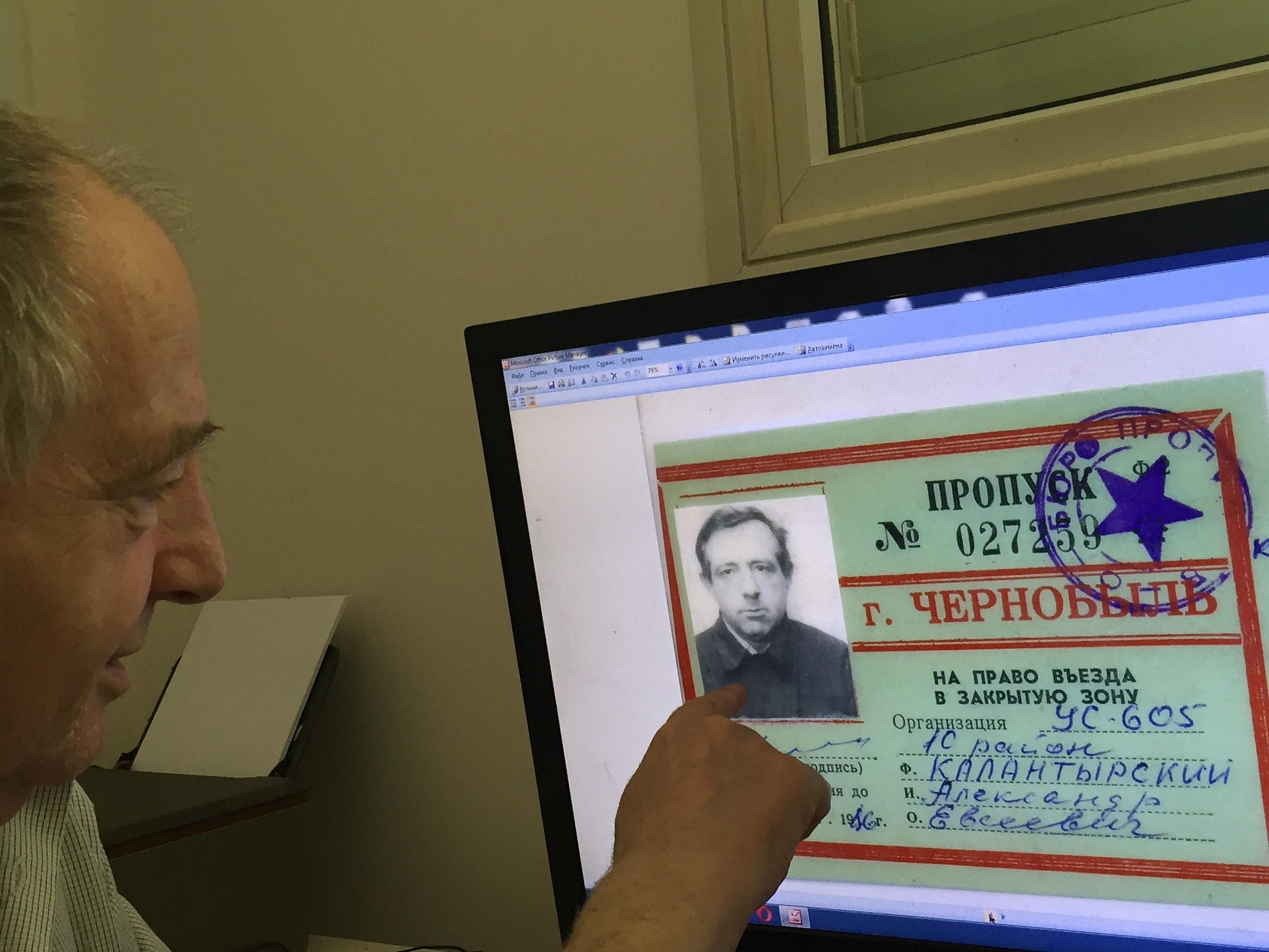 Chernobyl "liquidator" Alexander Kalentyrsky, a construction engineer who helped build the concrete base of the Chernobyl sarcophagus in 1986, at his home in Bat Yam, June 26, 2019. His computer shows documentation from his period working at Chernobyl. (ToI staff)