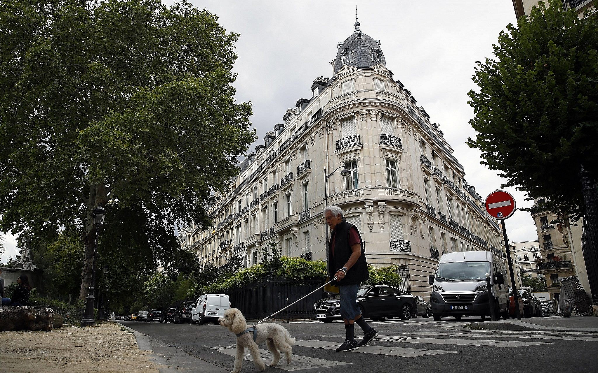 In Paris girls dogs sex Asian Dog