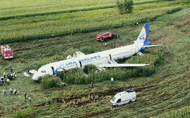 In this video grab provided by the RU-RTR Russian television, a Russian Ural Airlines’ A321 plane is seen after an emergency landing in a cornfield near Ramenskoye, outside Moscow, Russia, Thursday, Aug. 15, 2019. (RU-RTR Russian Television via AP)