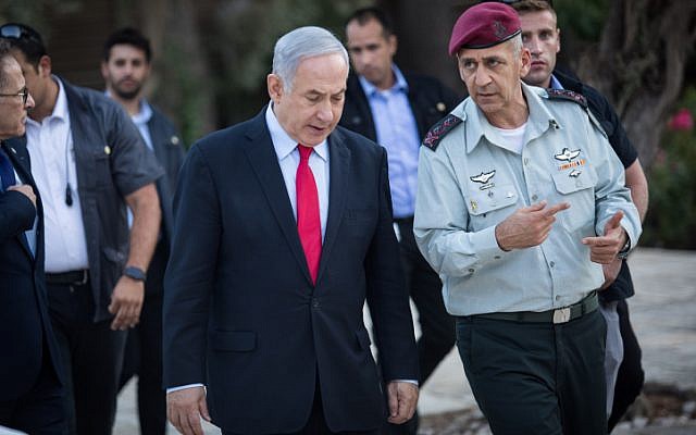 Prime Minister Benjamin Netanyahu speaks with IDF Chief of Staff Aviv Kohavi during an event honoring outstanding IDF reservists, at the President's residence in Jerusalem on July 1, 2019. (Hadas Parush/Flash90)