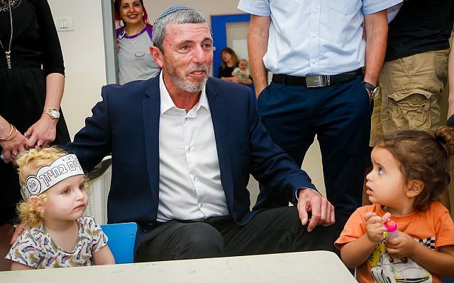 Education Minister Rafi Peretz visits a kindergarten in Givat Shmuel, August 29, 2019. (Roy Alima/Flash90)