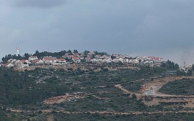 File: A view of the Dolev settlement (CC BY-SA מיכאלי/Wikimedia Commons)