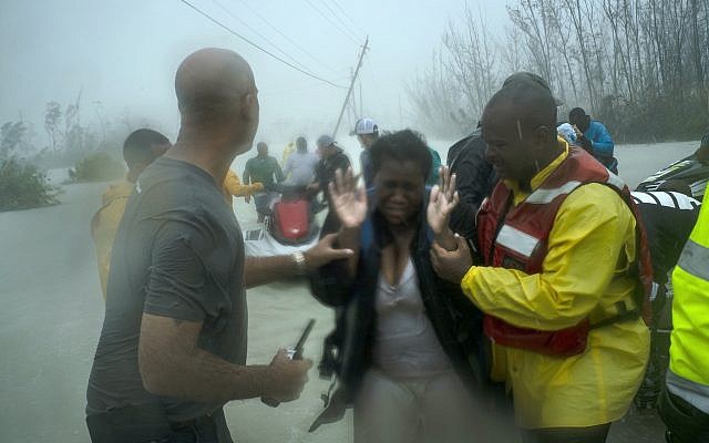 Volunteers rescue several families that arrived on small boats, from the rising waters of Hurricane Dorian, near the Causarina bridge in Freeport, Grand Bahama, Bahamas, September 3, 2019. (AP Photo/Ramon Espinosa)