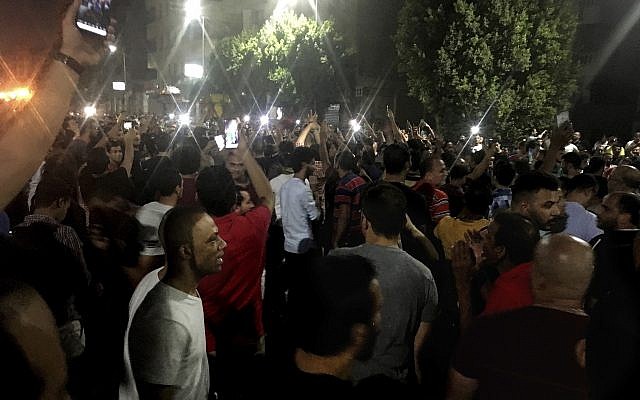Protesters chant slogans against the regime in Cairo, Egypt, September 21, 2019. (AP Photo/ Nariman El-Mofty)