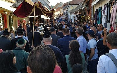 Celebrations for the dedication of a new synagogue and Torah scroll in Szentendre, Hungary, September 22, 2019. (Yaakov Schwartz/Times of Israel)