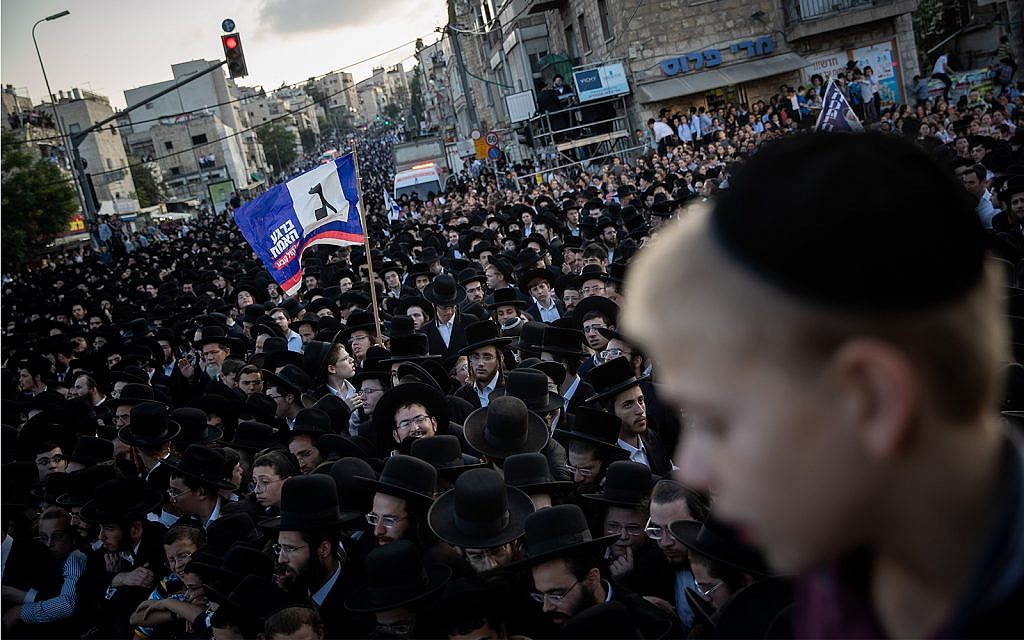 Thousands of ultra-Orthodox supporters of the United Torah Judaism party rally in Jerusalem, September 15, 2019. (Yonatan Sindel/Flash90)
