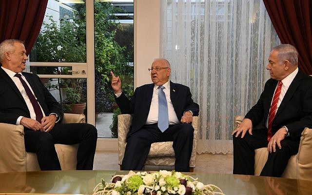 Blue and White leader Benny Gantz (L), President Reuven Rivlin (C) and Prime Minister Benjamin Netanyahu (R) meet at the President’s Residence in Jerusalem on September 25, 2019 (Amos Ben Gershom/GPO)
