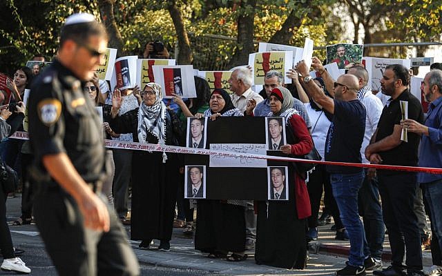 Palestinians demonstrate in support of Samer Arbid, a PFLP member arrested by Israel on suspicion of carrying out a deadly West Bank bombing, near the Hadassah Medical Center Mount Scopus in Jerusalem on October 1, 2019. (AHMAD GHARABLI / AFP)