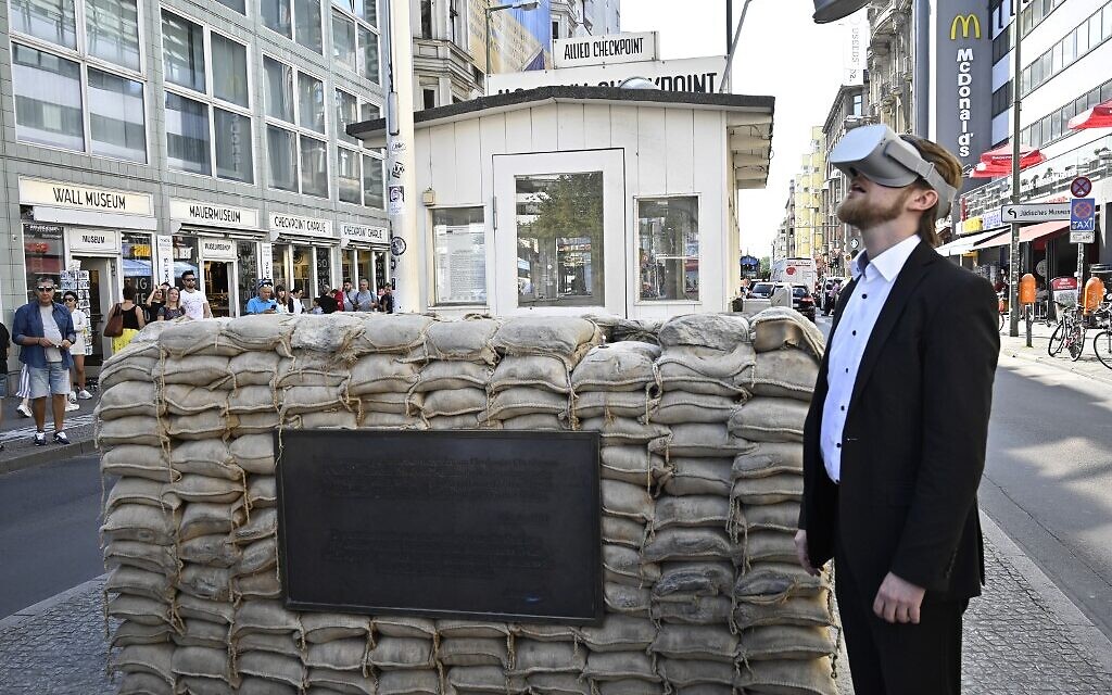 30 Years Later Berlin Wall Comes Back To Life With Virtual Reality The Times Of Israel
