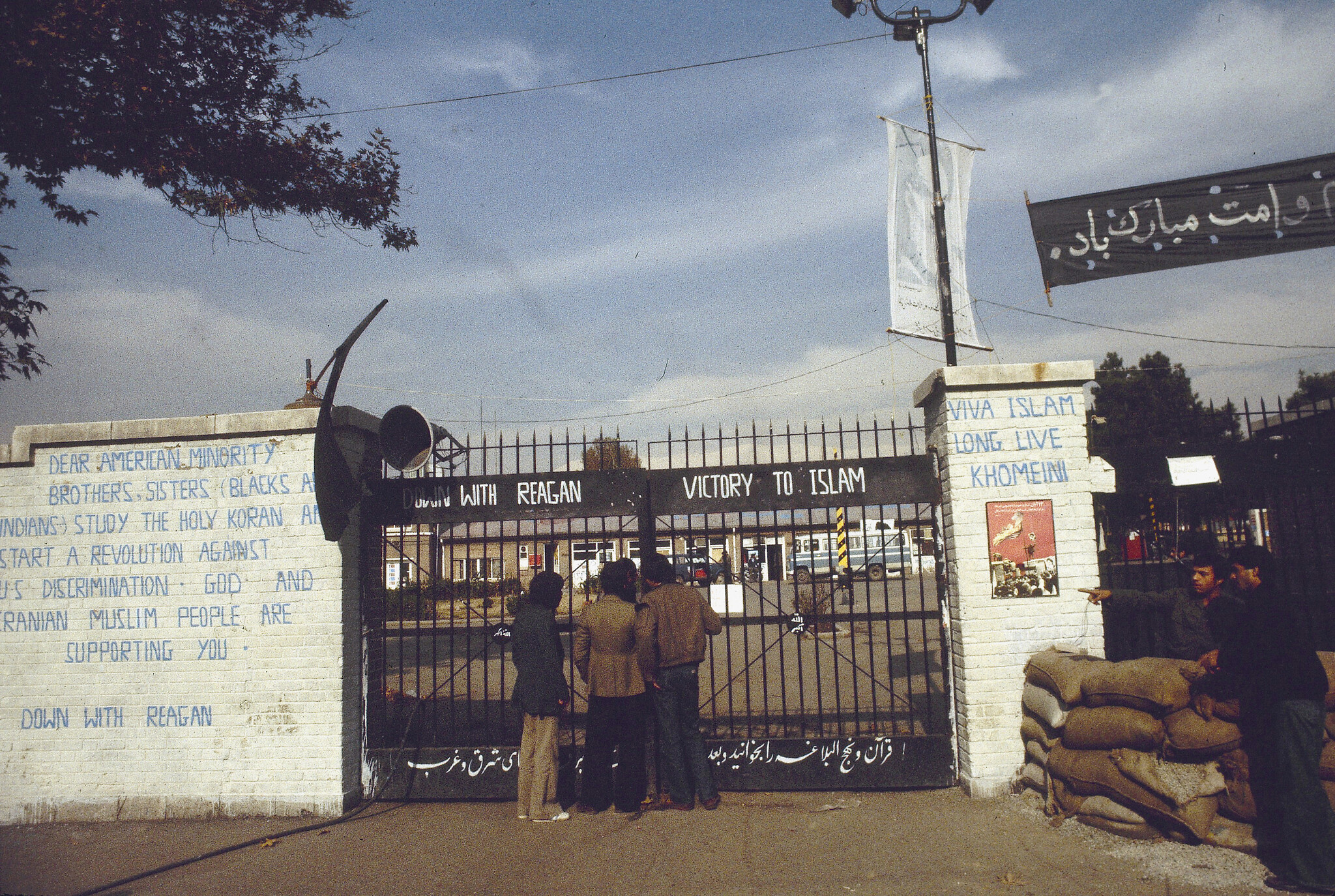 Захват посольства. Захват посольства США В Иране 1979. Американское посольство в Иране в 1979 году. Бывшее посольство США В Тегеране. 1980 Год Лондон иранское посольство.