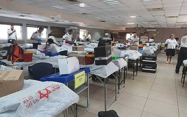 Israelis donate blood at the Samaria Regional Council in the northern West Bank, on October 6, 2019. (Magen David Adom)