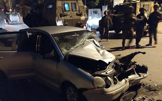 The car said to have been driven in an attempted car-ramming attack on Border Police near Ramallah, October 17, 2019 (Border Police)