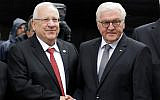 German President Frank-Walter Steinmeier, right, welcomes President Reuven Rivlin at a ceremony commemorating the 11 Israeli athletes who were killed in a terrorist attack during the 1972 Olympic Games in Munich, Germany, September 6, 2017. (AP/Matthias Schrader)