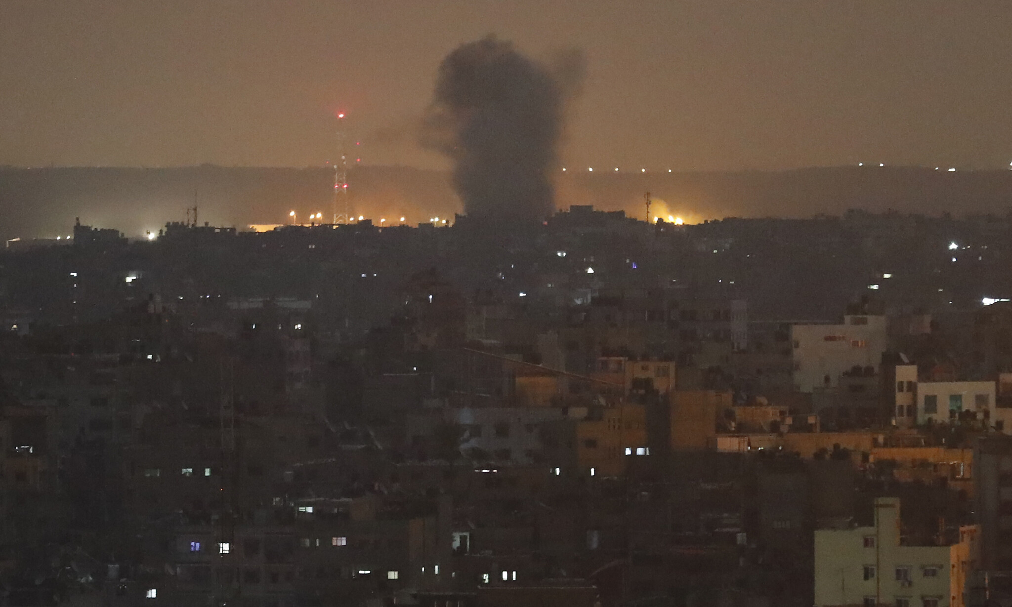 Israeli aircraft bomb Hamas positions in Gaza after rocket attack The