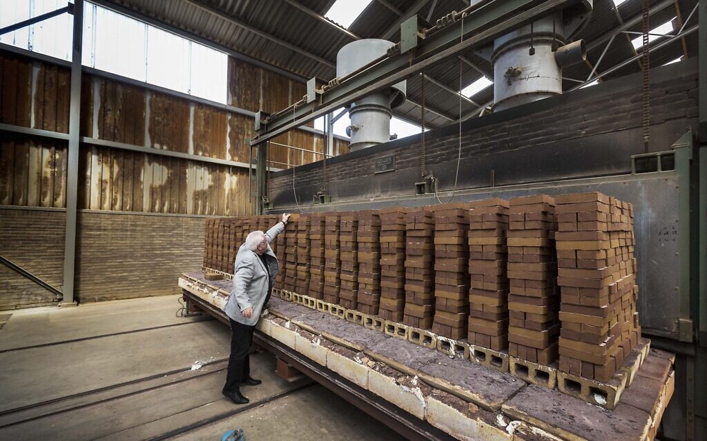 Dutch ‘Holocaust Namenmonument’ chairman Jacques Grishaver at the brick factory Rodruza, where bricks are being made for the emerging memorial in Amsterdam (Marcel Molle/Dutch Auschwitz Committee)