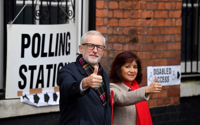 Britain's main opposition Labour Party leader Jeremy Corbyn and his wife Laura Alvarez pose as they arrive at a Polling Station to cast his ballot paper and vote, in north London on December 12, 2019, as Britain holds a general election. ( DANIEL LEAL-OLIVAS / AFP)
