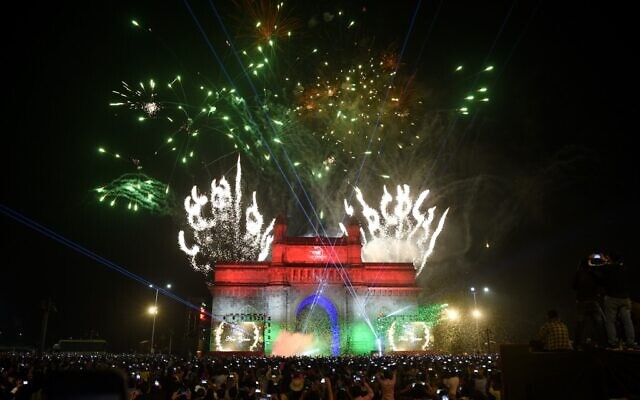 New Year's Eve fireworks erupt over Mumbai's iconic Gateway of India on January 1, 2020. (Indranil Mukherjee/AFP)