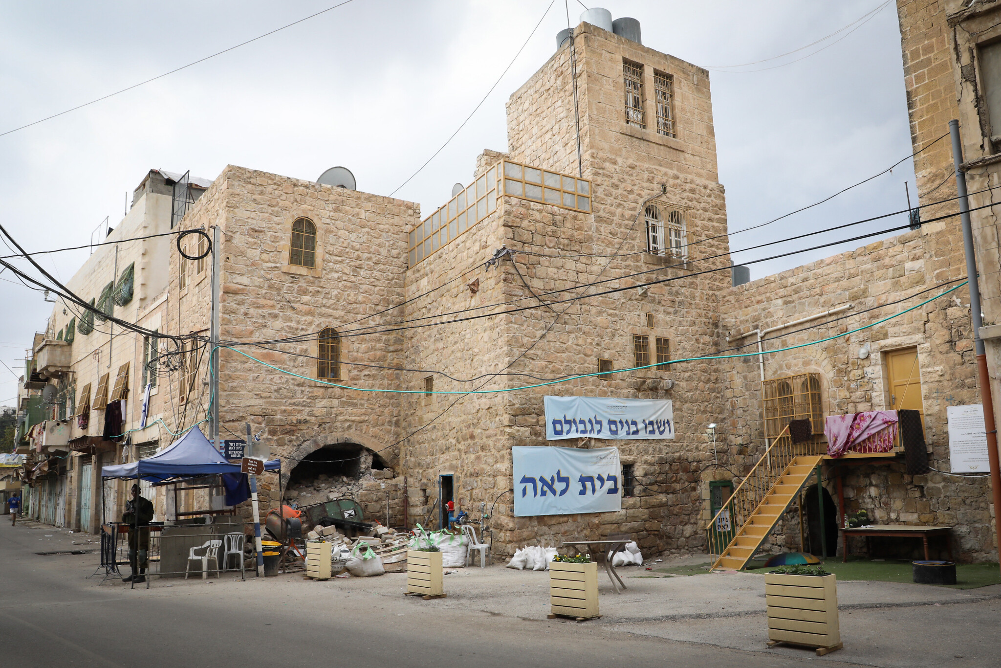 Idf Stands By As Settlers Inhabit Hebron Home Designated ‘closed