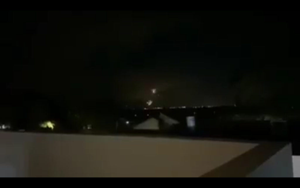 Οι πυροκροτητές του Iron Dome εκρήγνυνται στο νότιο Ισραήλ μετά από σειρήνες πυραύλων στις 7 Δεκεμβρίου 2019. (Συλλογή οθόνης)