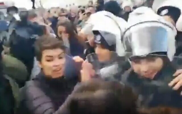 Turkish police clash with women protesters in Istanbul after they chanted an anti-rape anthem police found objectionable on December 8, 2019 (Screencapture/Twitter)