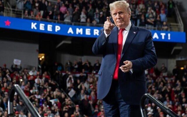 US President Donald Trump arrives for a "Keep America Great" campaign rally at Huntington Center in Toledo, Ohio, on January 9, 2020. (SAUL LOEB / AFP)