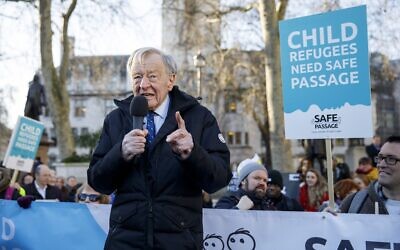 Lord Alf Dubs speaks at a protest to demand protection for rights for refugee children, in Parliament Square in London on January 20, 2020. (Tolga Akemn/AFP)