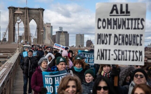People participate in a Jewish solidarity march across the Brooklyn Bridge on January 5, 2020 in New York City. (Jeenah Moon/Getty Images/AFP)