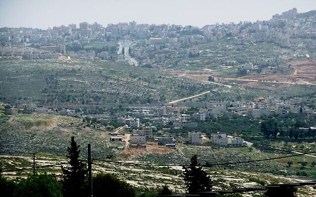 A view of Beit Hanina (CC BY-SA Yaakov/Wikimedia Commons)