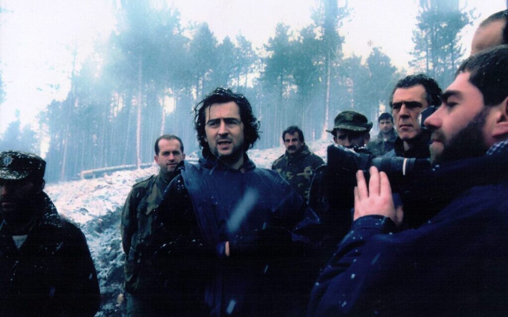 Bernard-Heni Levy en su película de 1994 'Bosna!'  (Cortesía de Cohen Media Group)