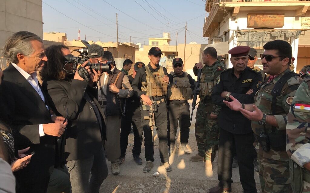 Bernard-Heni Levy en su película 'La batalla de Mosul'.  (Cortesía de Cohen Media Group) (Cortesía de Cohen Media Group)