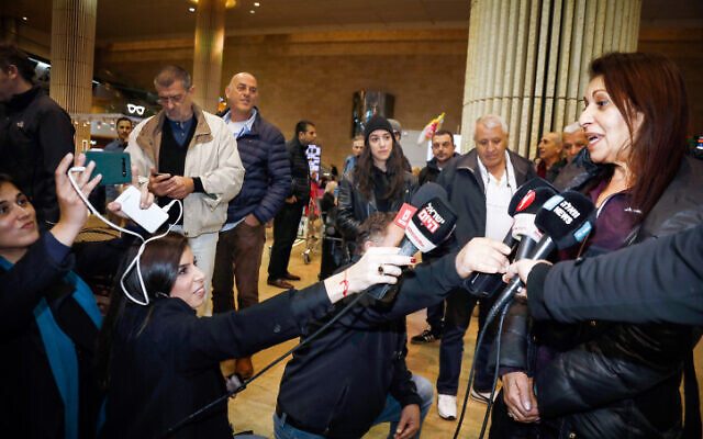 Yaffa Issachar speaks to the media at Ben Gurion Airport on January 19, 2020. (Flash90)