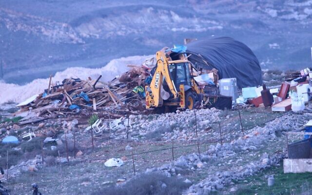 Israeli forces raze a pair of illegal homes at the Kumi Ori outpost on January 15. (Elazar Riger)