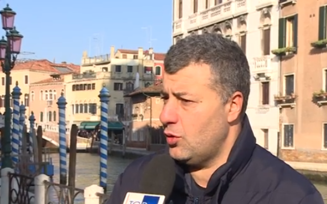 Arturo Scotto speaks to Italian media about his attack by far-right extremists, December 2019 (video screenshot)