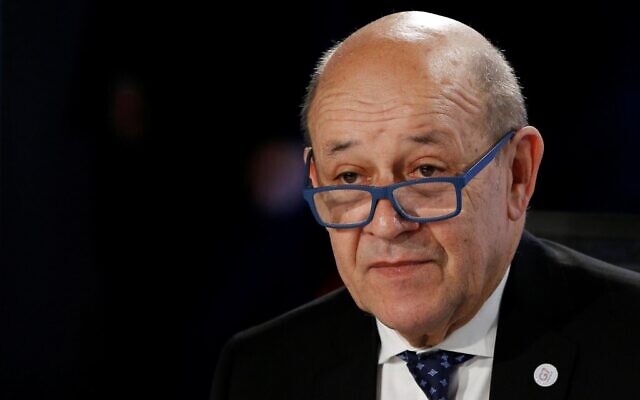 Two French-Israelis go on trial over fake France defense minister scam 000_1OL9YP-640x400