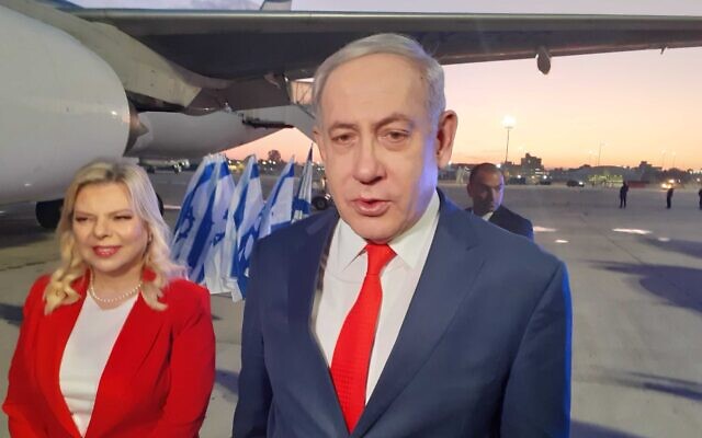 Prime Minister Benjamin Netanyahu (R) and his wife, Sara (L) speak with reporters at Ben Gurion Airport, February 3, 2020 (Raphael Ahren/Times of Israel)